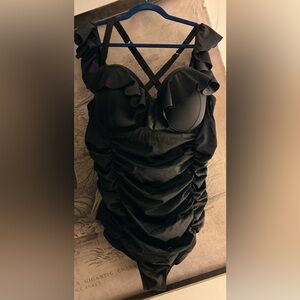 New Torrid Swimsuit Off Shoulder Ruching Ruffle SZ 4-D/DD = 4X / 26